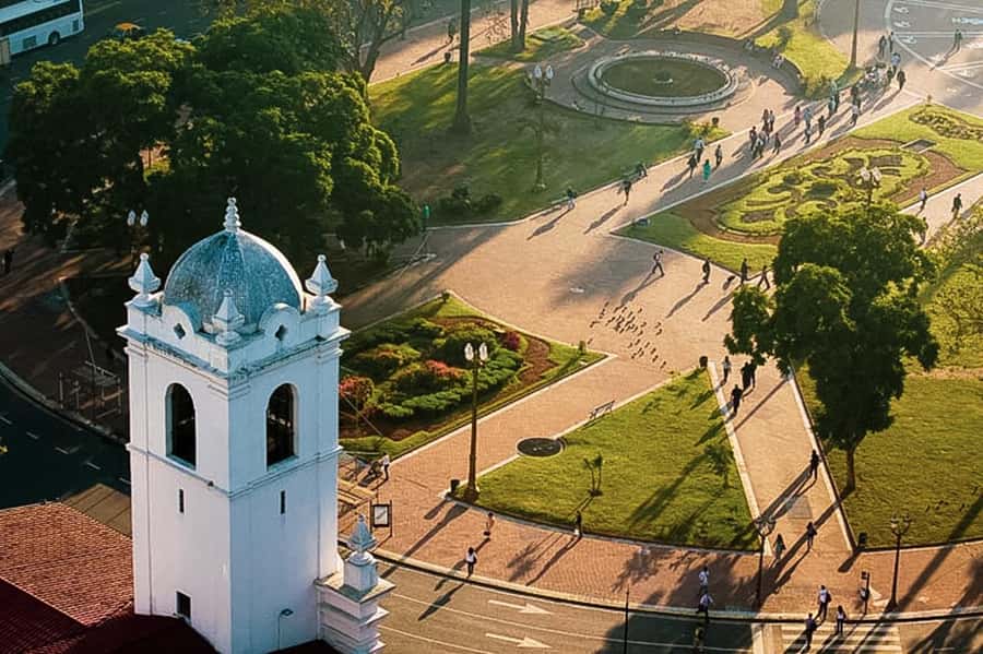 5hs Small Group City Tour of Buenos Aires with Street Food - The guide experience: how to get the most out of a small group