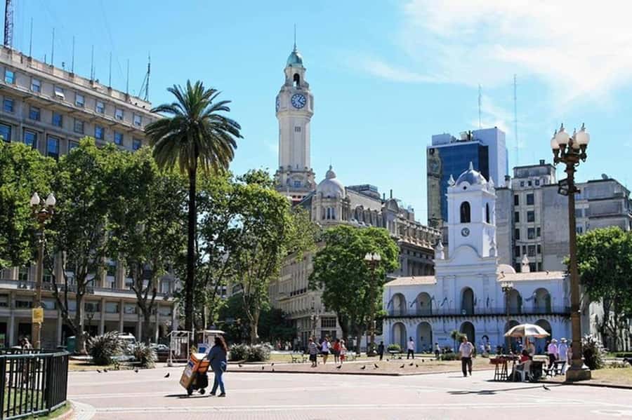 5hs Small Group City Tour of Buenos Aires with Street Food - San Telmo in 5 minutes: quick hits, not a slow wander