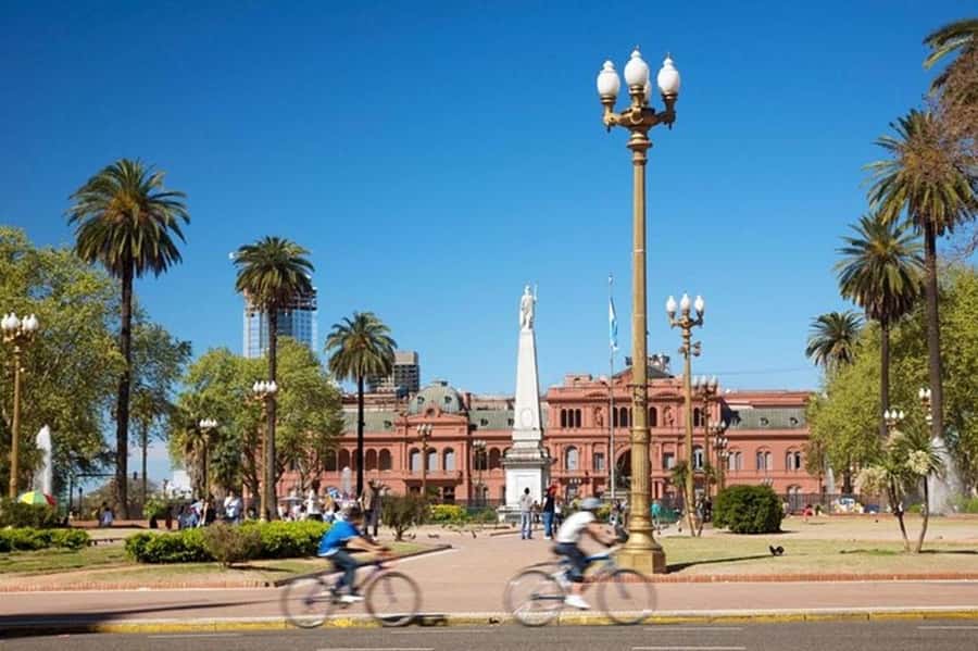 5hs Small Group City Tour of Buenos Aires with Street Food - Puerto Madero: seeing the modern port without getting lost