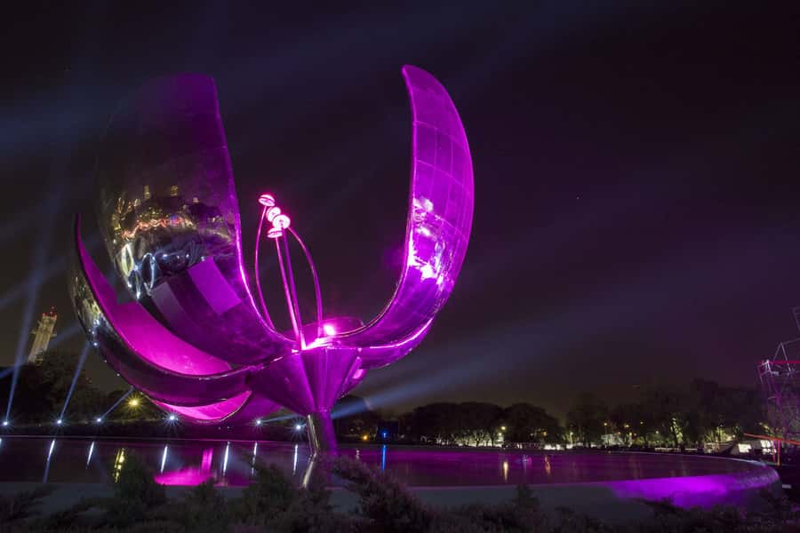 Buenos Aires by Night: Small Group City Tour - Floralis Genérica: the modern stop that gives your eyes a reset