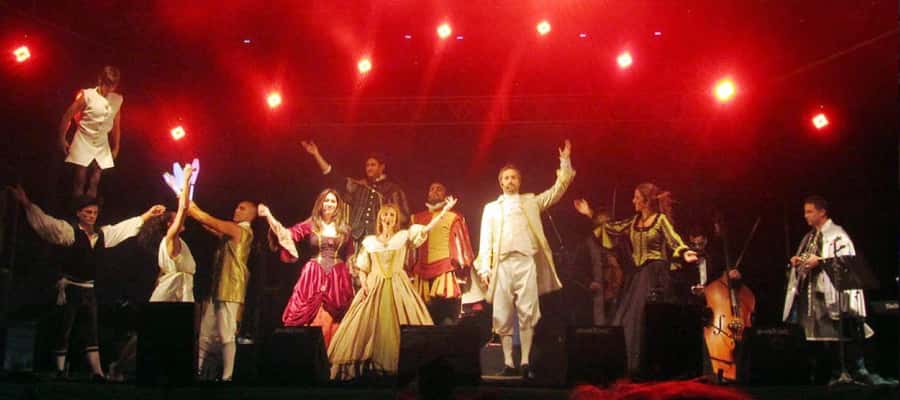 Buenos Aires: Gala Lírica Tickets at Palacio Paz. - Live piano and lyrical voices: What the gala actually looks like