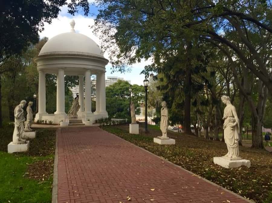 Buenos Aires : Highlights Walking Tour With A Guide - Recoleta Cemetery and Evita’s Grave, When the Sights Get Personal