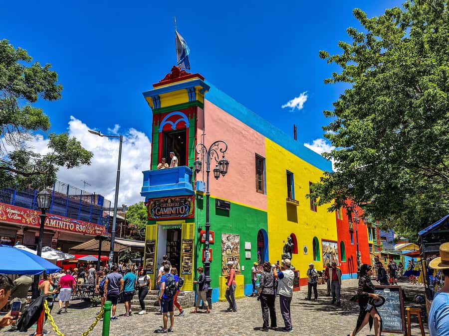 Buenos Aires Private City Tour with a local guide - The guides: what makes the experience feel personal