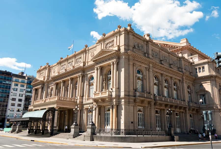 Buenos Aires: Recoleta and Retiro Tip Based Walking Tour - Av. 9 de Julio: a wide avenue that forces a change in perspective