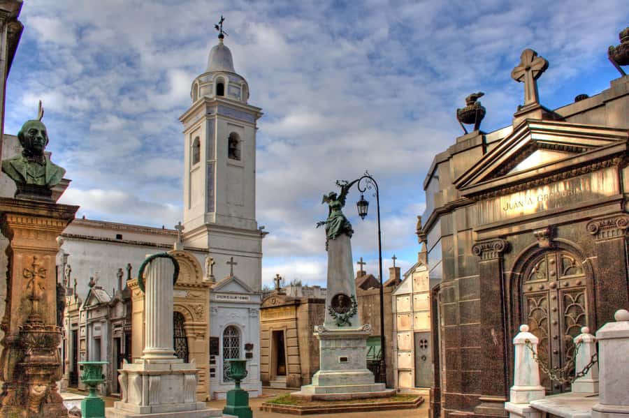 Buenos Aires: Recoleta Neighborhood Walking Tour - From mausoleums to monuments: Floralis Genérica and the park feel