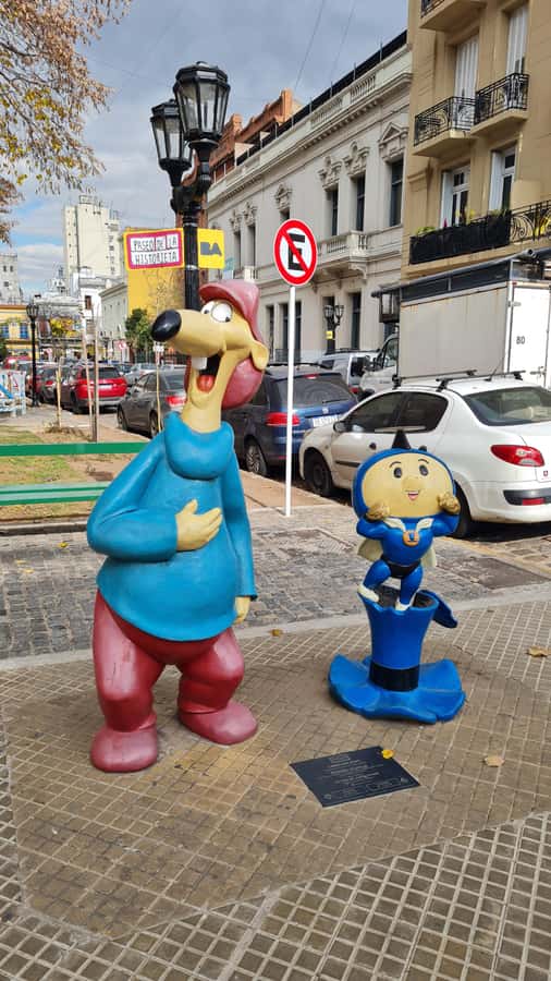 Buenos Aires: San Telmo, History, Bars, and Tango! - Mafalda, comic street vibes, and the fun side of history