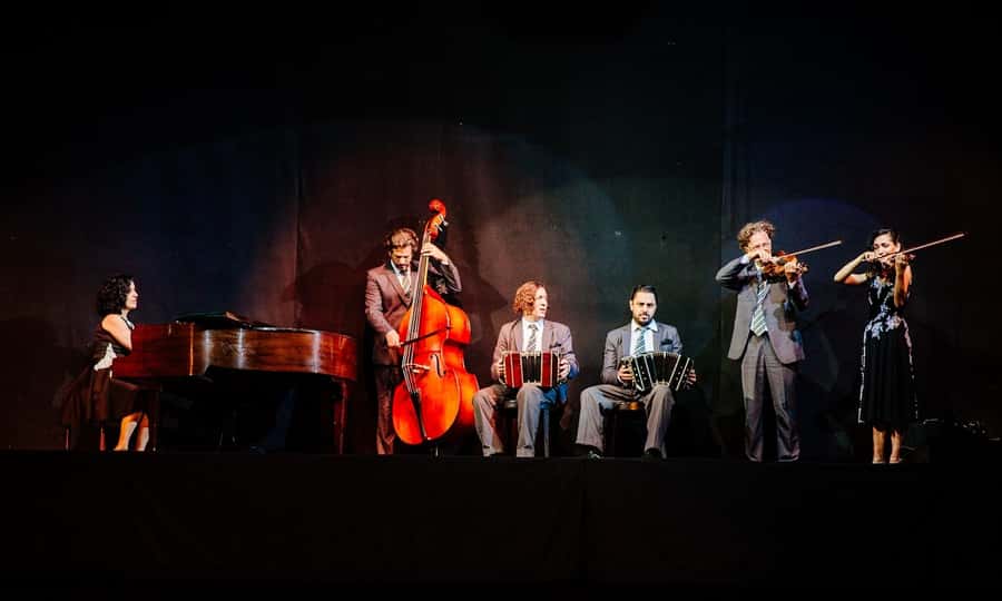 Buenos Aires: Tango Porteño Show Ticket with Dinner Option - Dinner or empanadas: how to choose the right meal option for your night