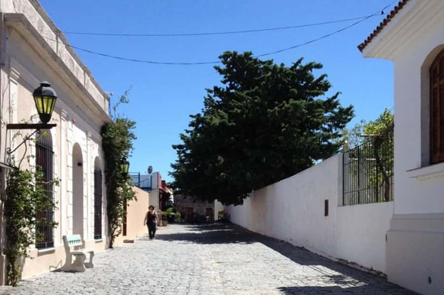 Colonia del Sacramento: Small-Group Day Trip - Buenos Aires pickup, then straight to the water