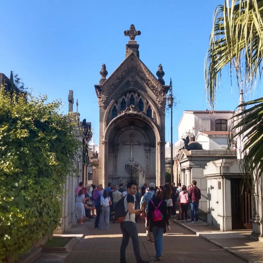 Discover Recoleta, Buenos Aires' Little Paris - Floralis Genérica, a 20 minute pause with major photo potential