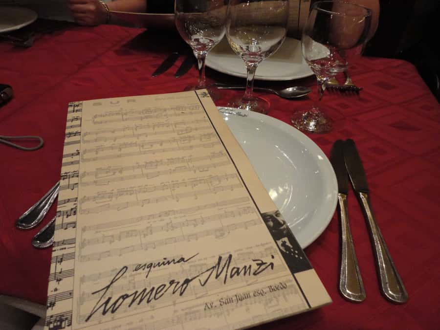Esquina Homero Manzi Dinner and Tango Show - Dinner with the show: what you get, and when you get it