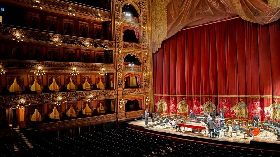 Experience Teatro Colon : Secure your Tour today!!! - Lighting, photos, and that pitch-black moment