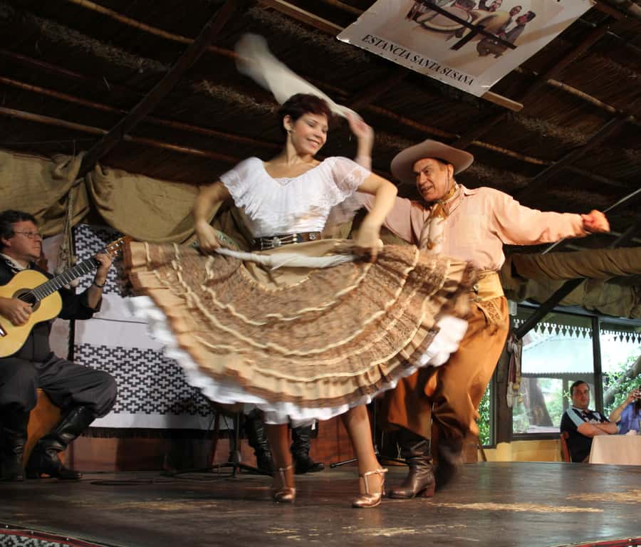 Full-Day at Santa Susana Ranch with BBQ, Drinks and Show - The BBQ lunch, plus tango and folklore in the middle of the show