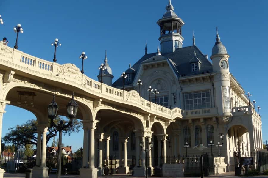 Full Day City Tour Buenos Aires, Recoleta Cemetery and Tigre - Price and logistics: what you get for $285, and who should choose it