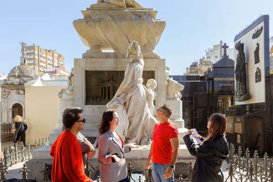 Recoleta & Cemetery for curious people - Edificio Kavanagh, Torre Monumental, and the rest of the elite circuit