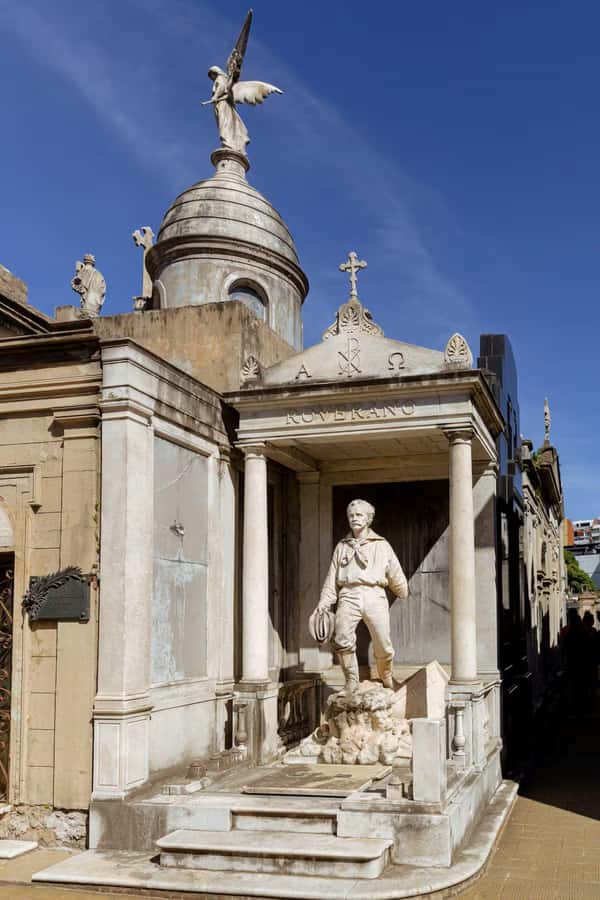 Recoleta & Cemetery for curious people - Who should book this walk-and-cemetery combo?