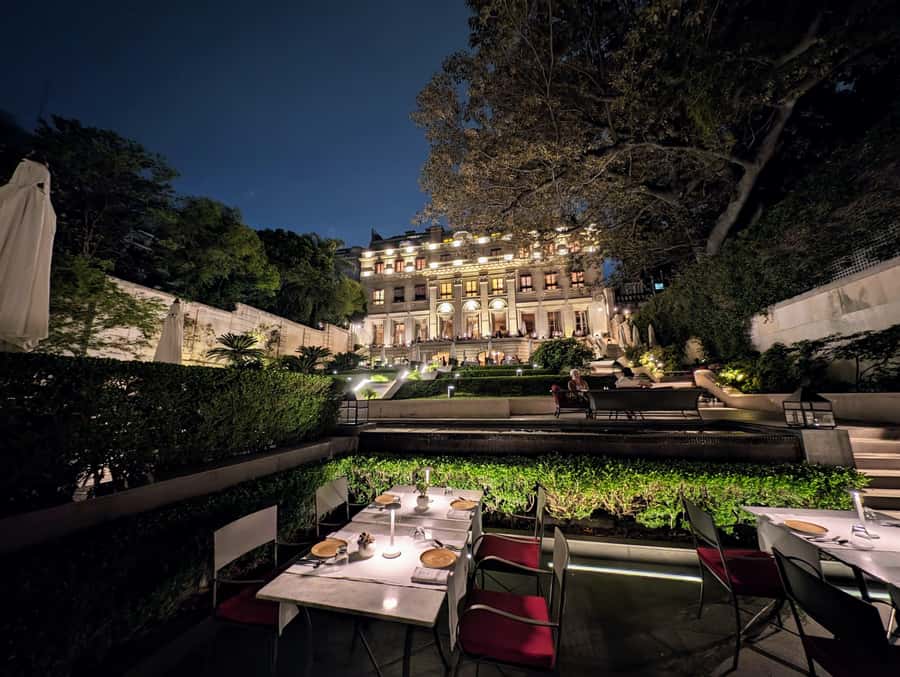 Recoleta Walking Tour and Live Jazz Show - Avenida Alvear and the French-palace feel