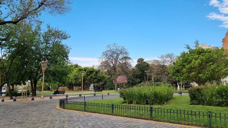 Recoleta Walking Tour and Live Jazz Show - Embassy streets, Arroyo, and Avenida 9 de Julio