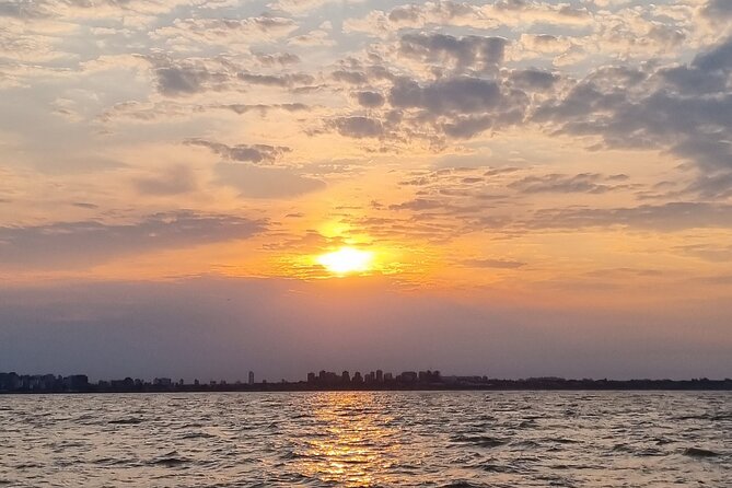 Sailing with Wine Tasting in Buenos Aires - Río de la Plata scenery and why the ride feels special at sunset