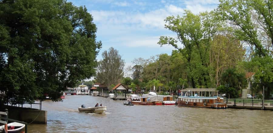 Tigre Delta: Half-Day Tour and Boat Trip - Rolling out of Buenos Aires along Costanera Avenue and the Rio de la Plata